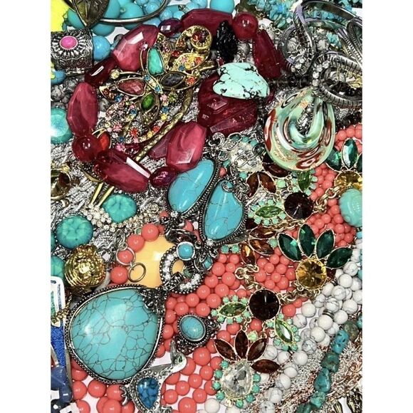 3 LB vintage jewelry lot- bulk jewelry bundle - Picture 5 of 14